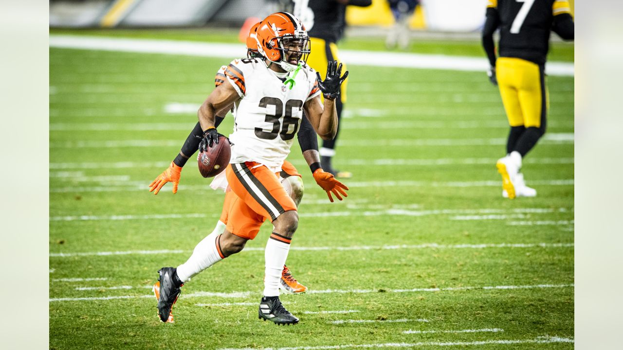 Cleveland Browns cornerback M.J. Stewart Jr. (36) lines up for a