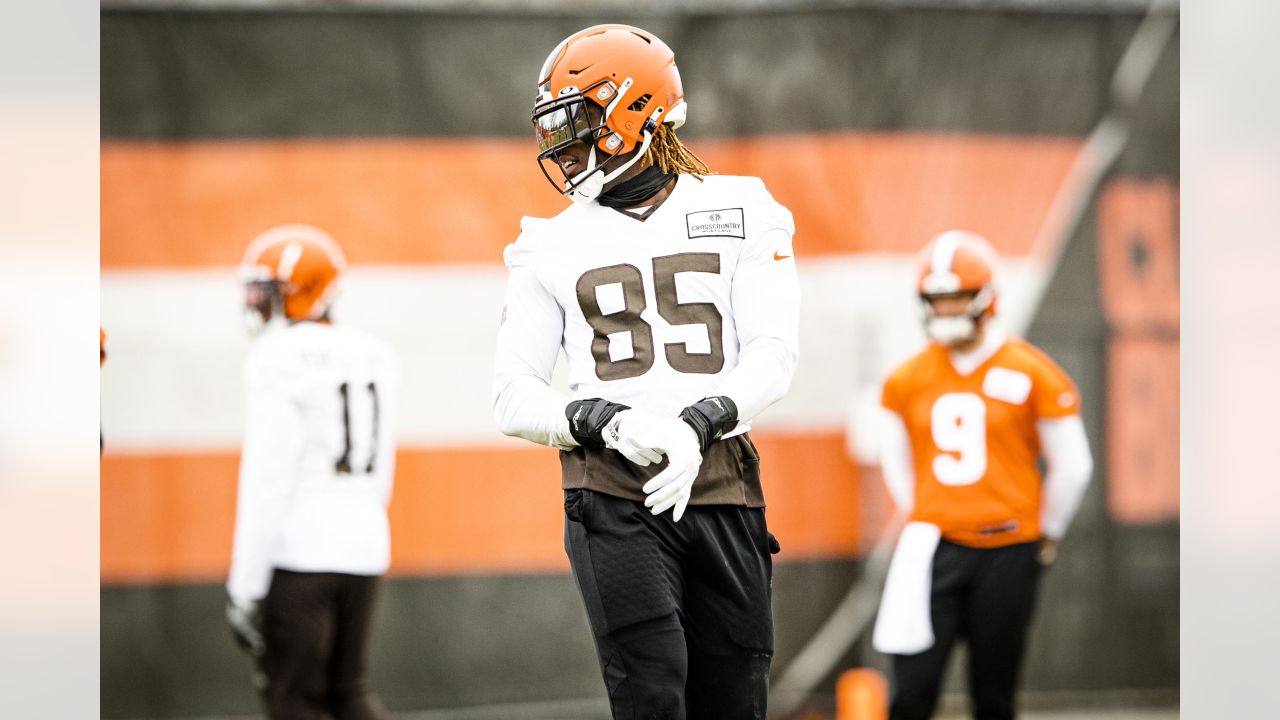 Cleveland Browns cornerback M.J. Stewart plays against the Houston