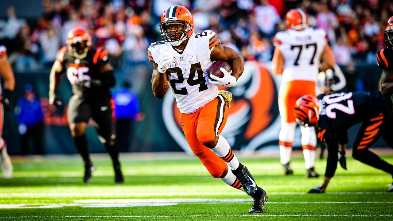 Browns blitz Bengals in season opener