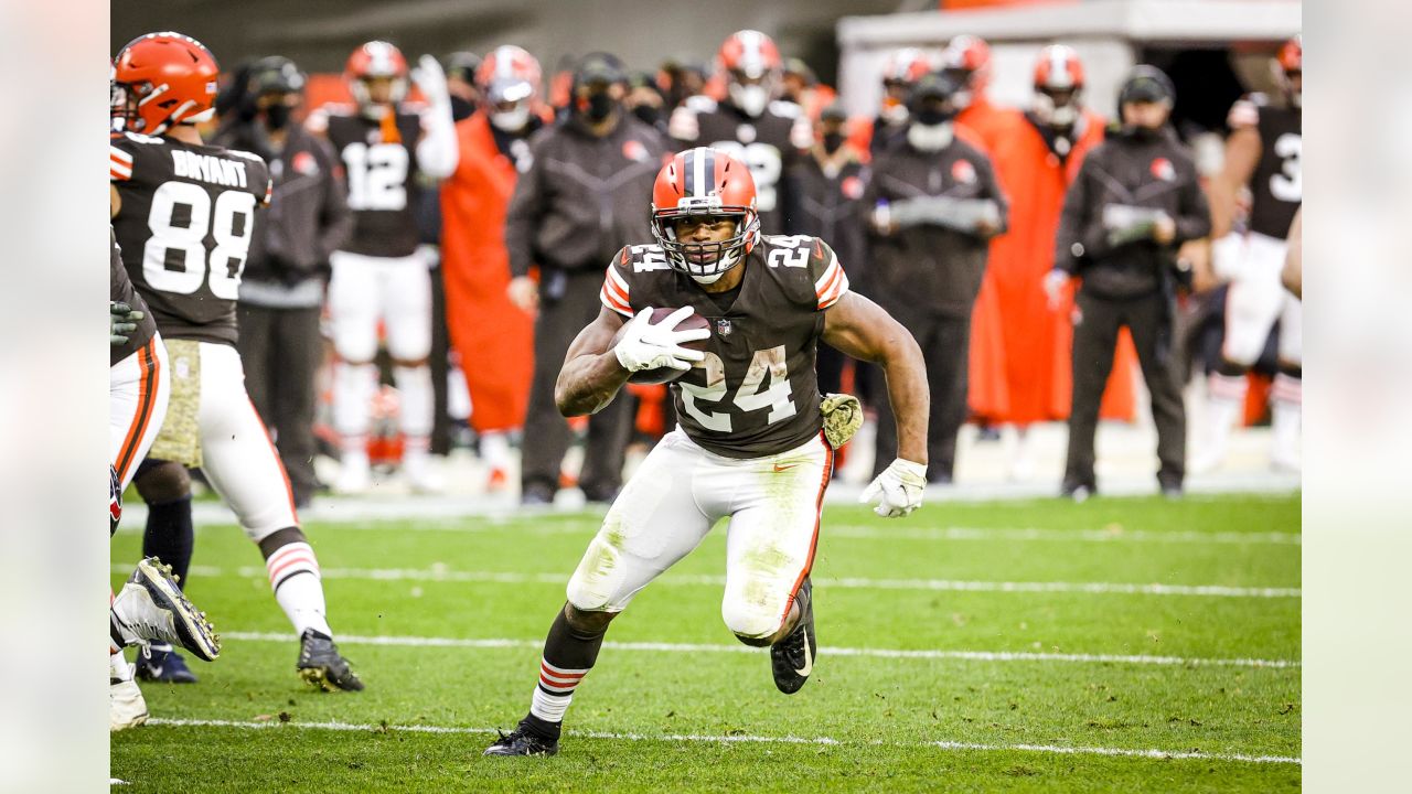 Houston, TX, USA. 2nd Dec, 2018. Cleveland Browns running back Nick Chubb  (24) warms up prior to an NFL football game between the Cleveland Browns  and the Houston Texans at NRG Stadium