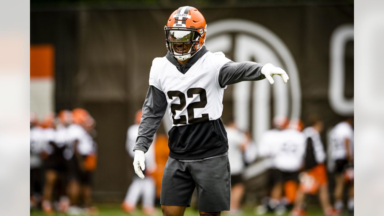 Cleveland Browns wide receiver Anthony Schwartz (10) lines up for a play  during an NFL football game against the Cincinnati Bengals, Sunday, Jan. 9,  2022, in Cleveland. (AP Photo/Kirk Irwin Stock Photo - Alamy