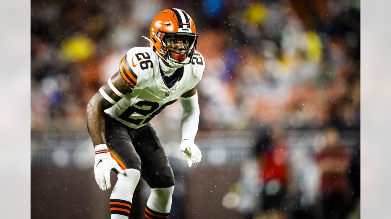 Browns roster: Team makes 12 roster moves, reduce roster to 76