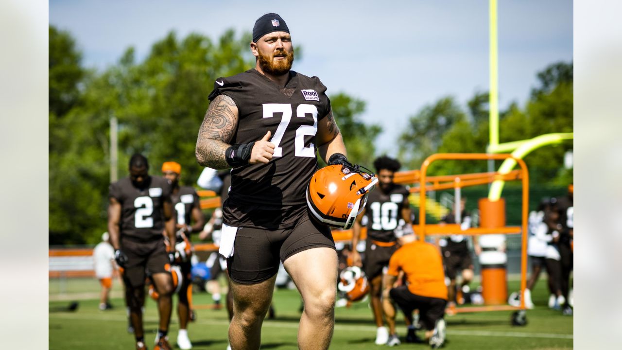 Cleveland Browns guard Hjalte Froholdt (72) looks to make a block