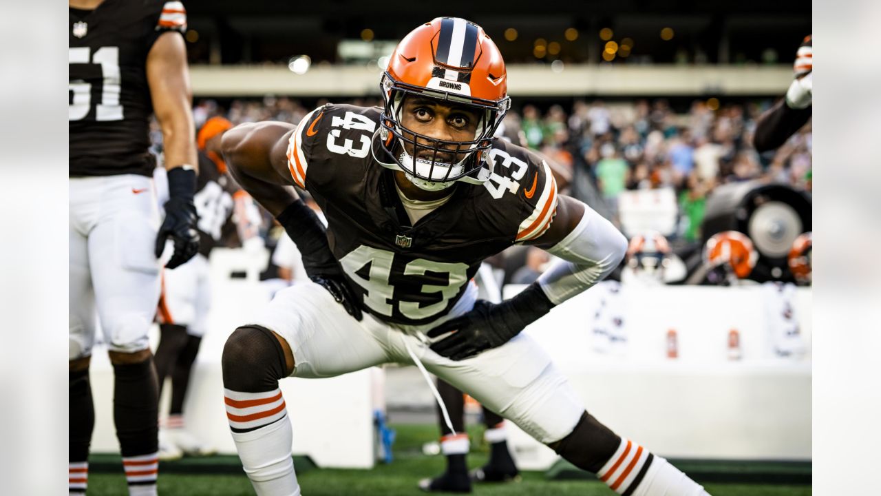 Cleveland Browns running back Nick Chubb (24) carries during an NFL  football game against the Cincinnati Bengals, Sunday, Sept. 10, 2023, in  Cleveland. (AP Photo/Sue Ogrocki Stock Photo - Alamy