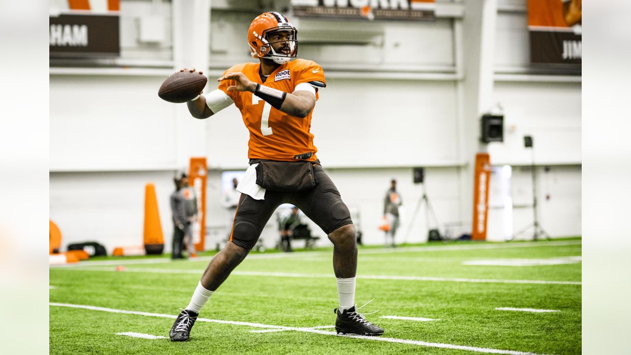 Browns' Deshaun Watson invites offense on tropical getaway