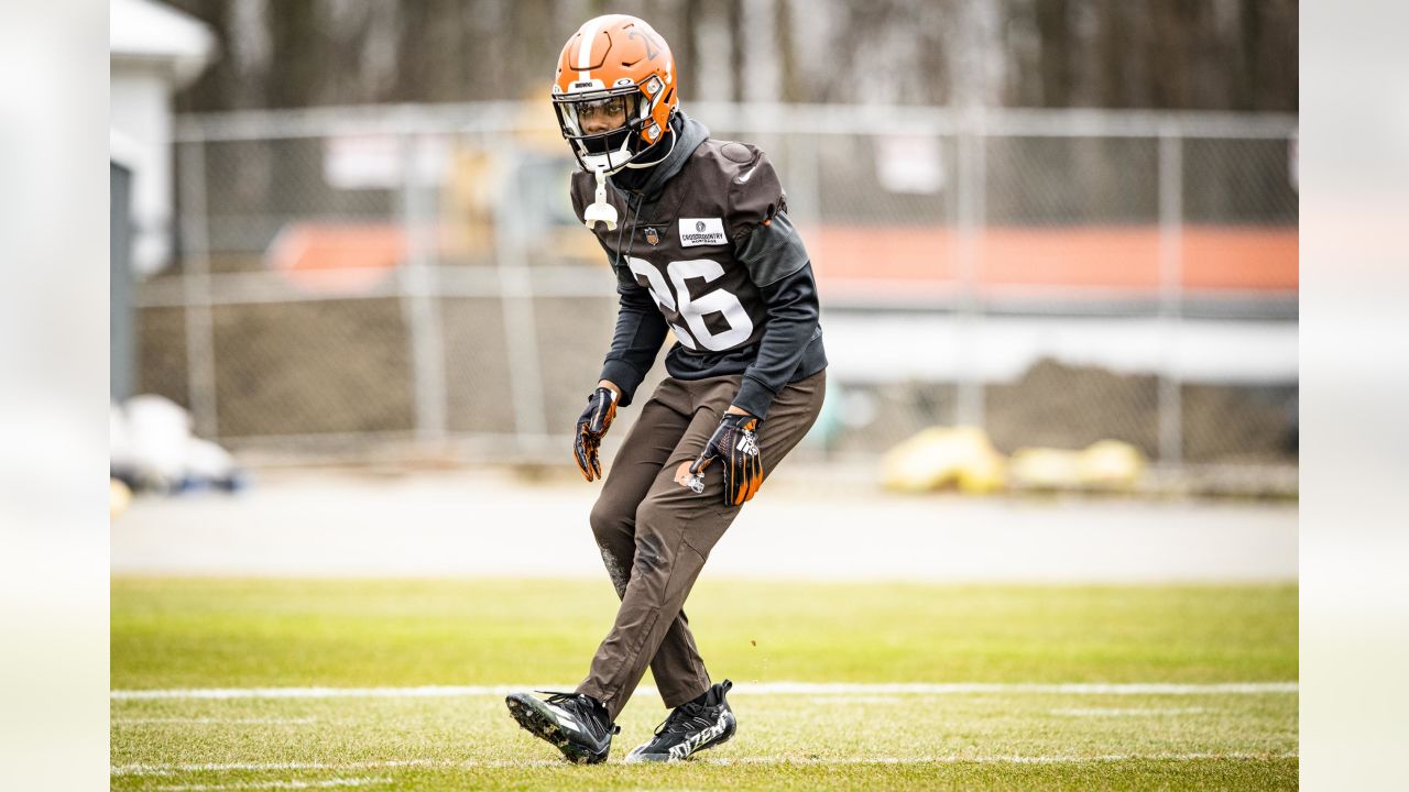 Former Browns nickel/safety M.J. Stewart agrees to extension with