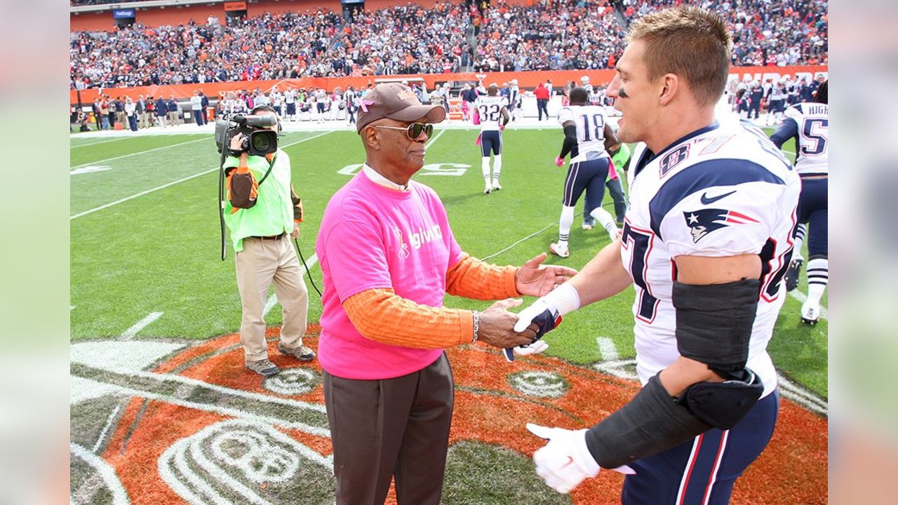 Browns legend Ernie Green, breast cancer survivor, plays for pink