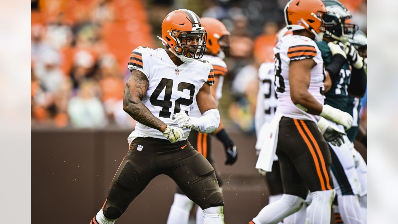 Cleveland Browns running back Jerome Ford (34) warms up prior to the start  of an NFL preseason football game against the Philadelphia Eagles, Sunday,  Aug. 21, 2022, in Cleveland. (AP Photo/Kirk Irwin