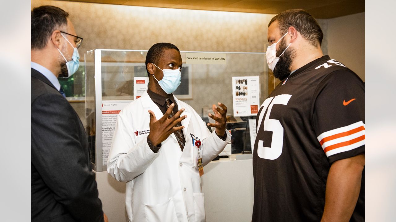 Players Visit Patients at University Hospitals: Seidman Cancer Center