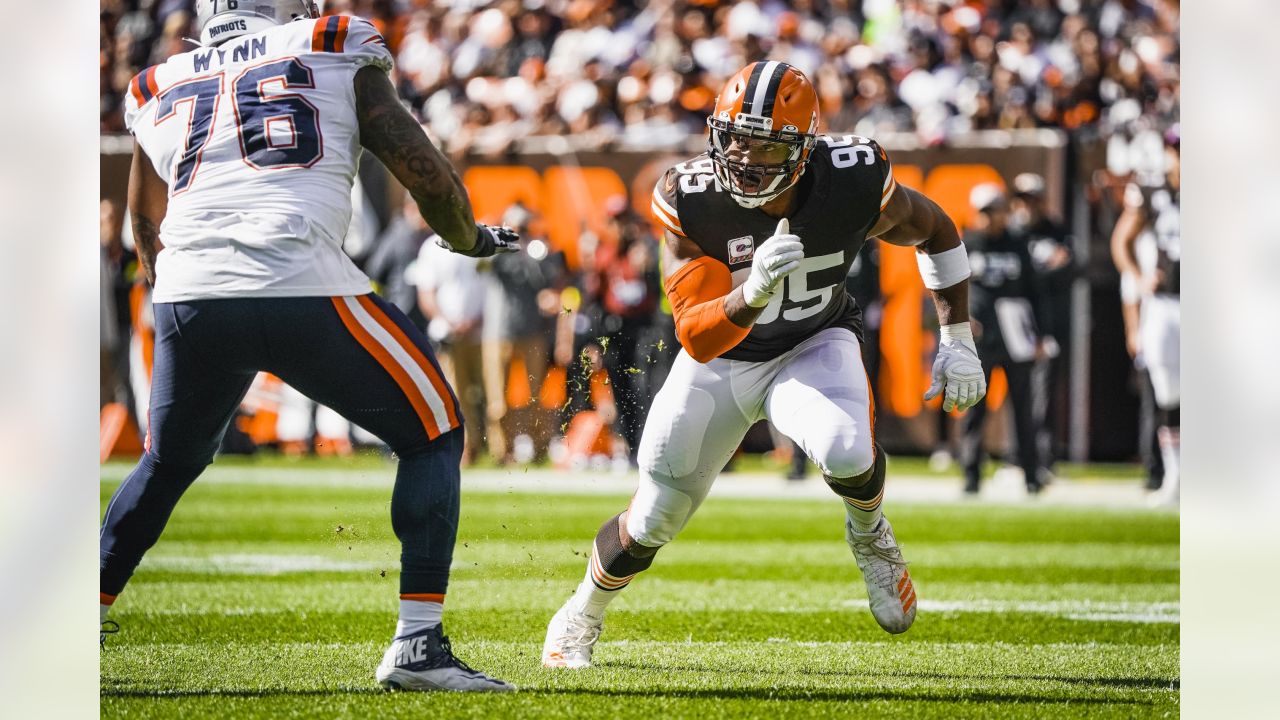 Cleveland Browns outside linebacker Sione Takitaki (44) warms up prior to  the start of an NFL football game against the New England Patriots, Sunday,  Nov. 14, 2021, in Foxborough, Mass. (AP Photo/Greg