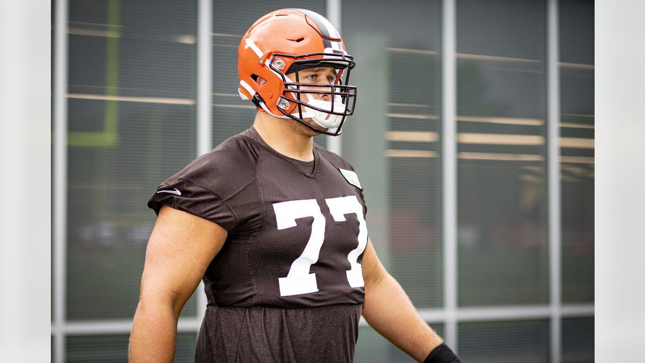 Browns Extend Wyatt Teller