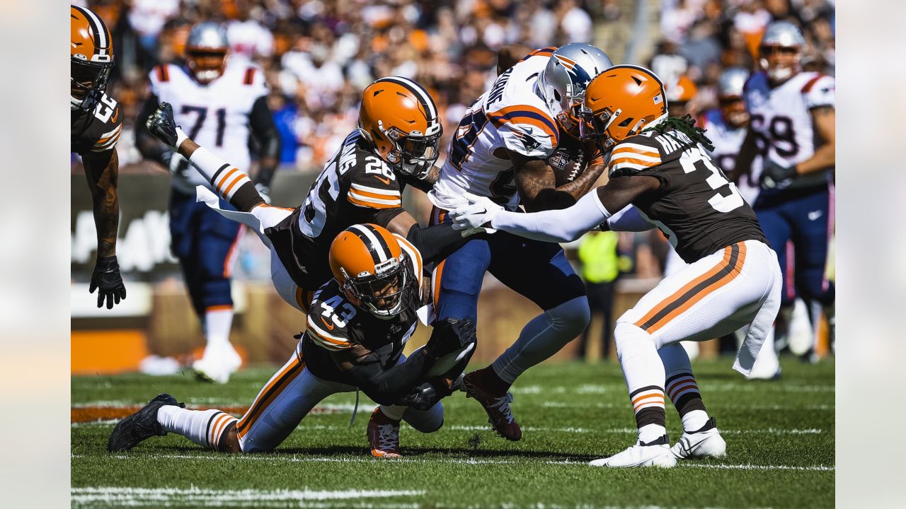 Photos: Week 6 - Patriots at Browns Game Action