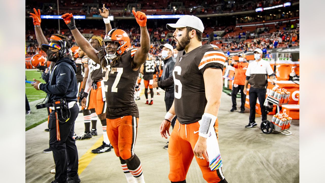 Cleveland Browns offensive tackle Chris Hubbard (74) looks to make a block  during an NFL football game against the Indianapolis Colts, Sunday, Oct.  11, 2020, in Cleveland. (AP Photo/Kirk Irwin Stock Photo - Alamy