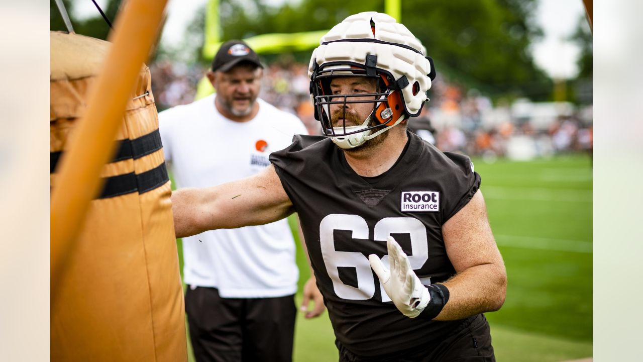 BrownsCamp Daily: Ethan Pocic steps into first-team center role