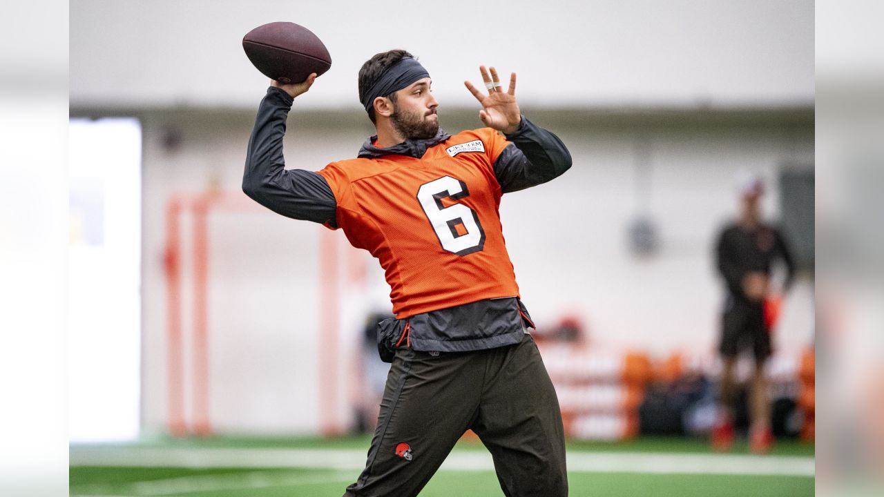 : Cleveland Browns Quarterback Baker Mayfield 8x10 Action Photo  Picture : Collectibles & Fine Art