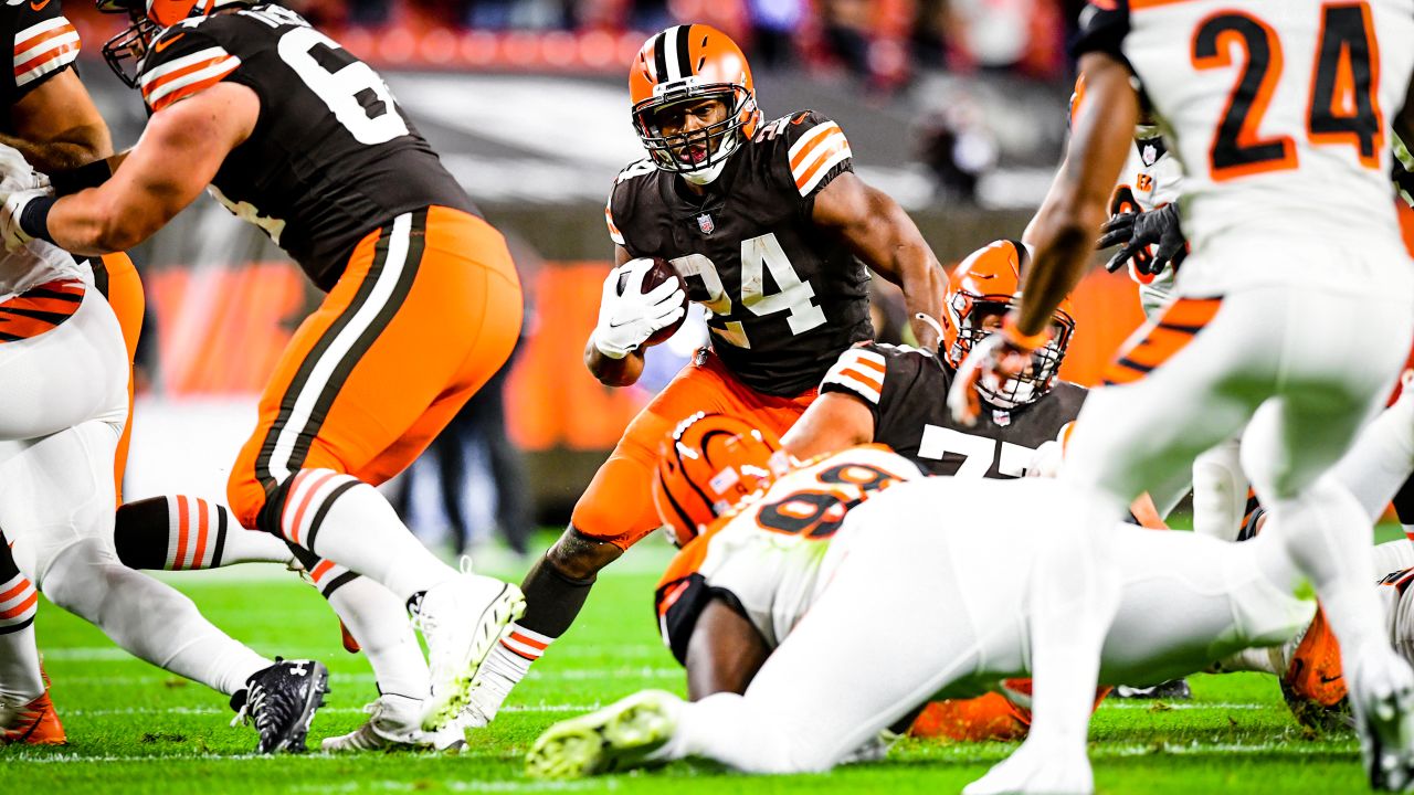 Browns offense executes the plan, delivers balance and potency in win over  Bengals