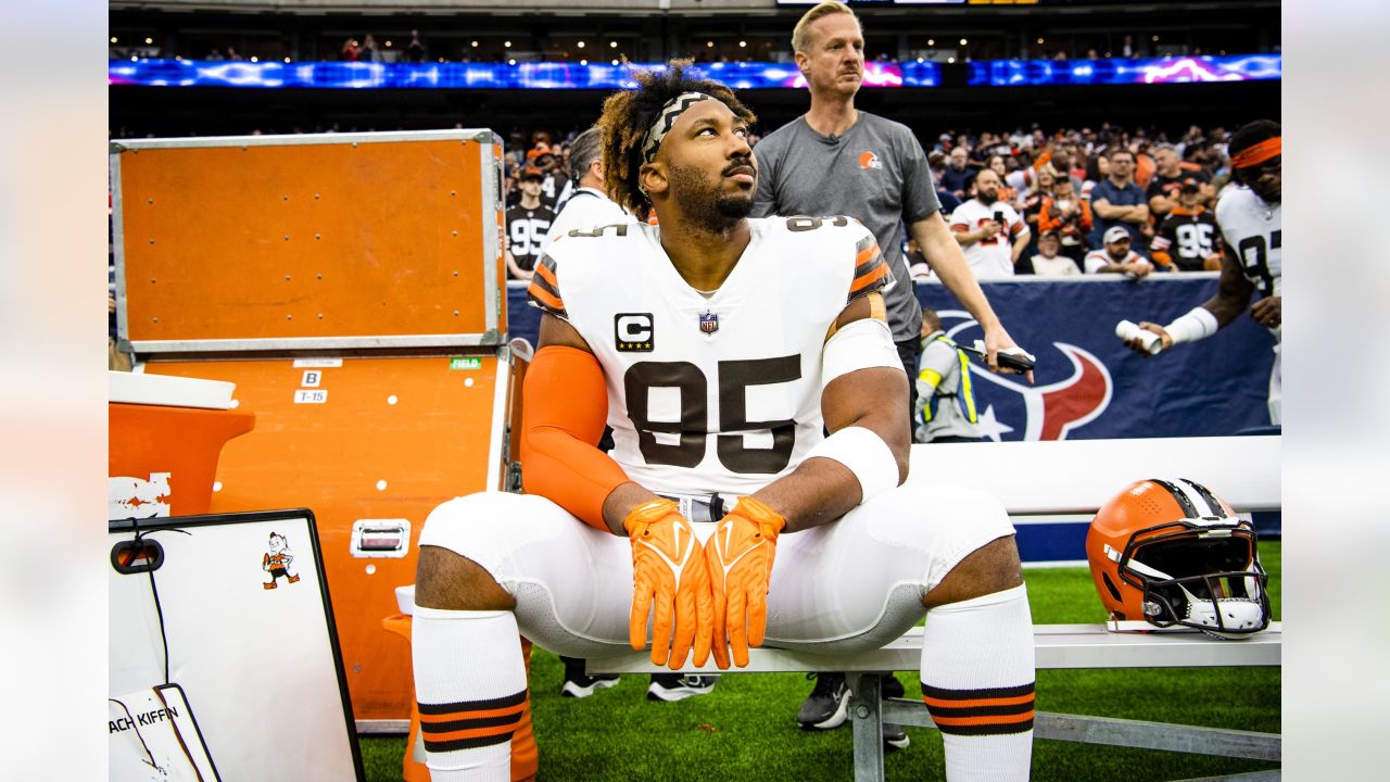 Browns' DE Myles Garrett announces 'retirement' from Pro Bowl - CGTN