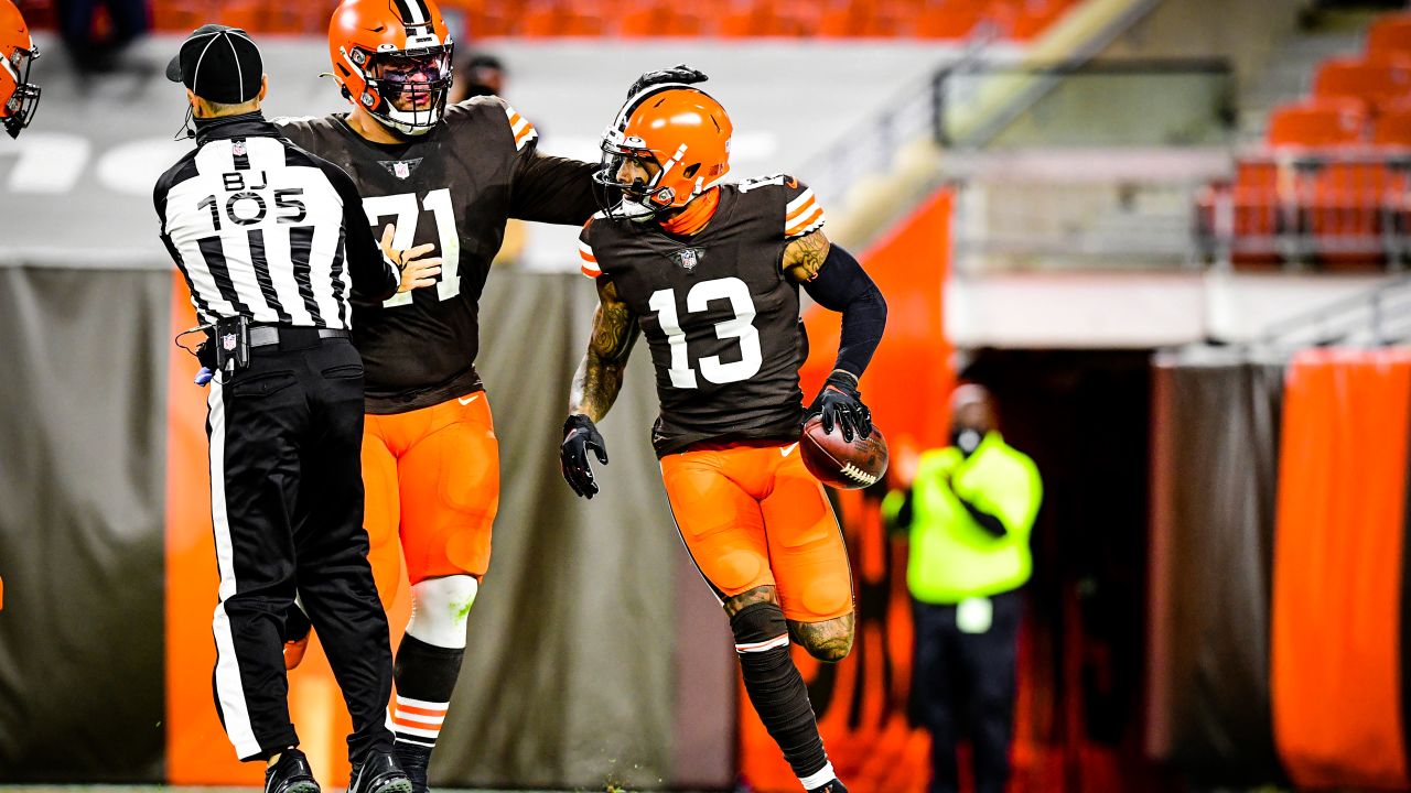 Cleveland Browns running back Nick Chubb (24) runs down field during an NFL  football game against the Kansas City Chiefs Sunday, Sept. 12, 2021, in  Kansas City, Mo. (AP Photo/Peter Aiken Stock