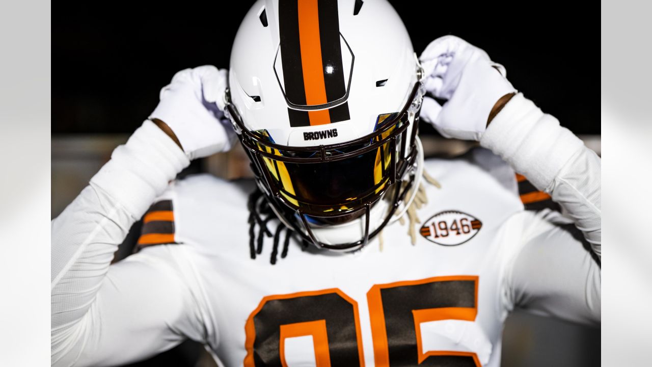 Browns unveil white alternate throwback helmets
