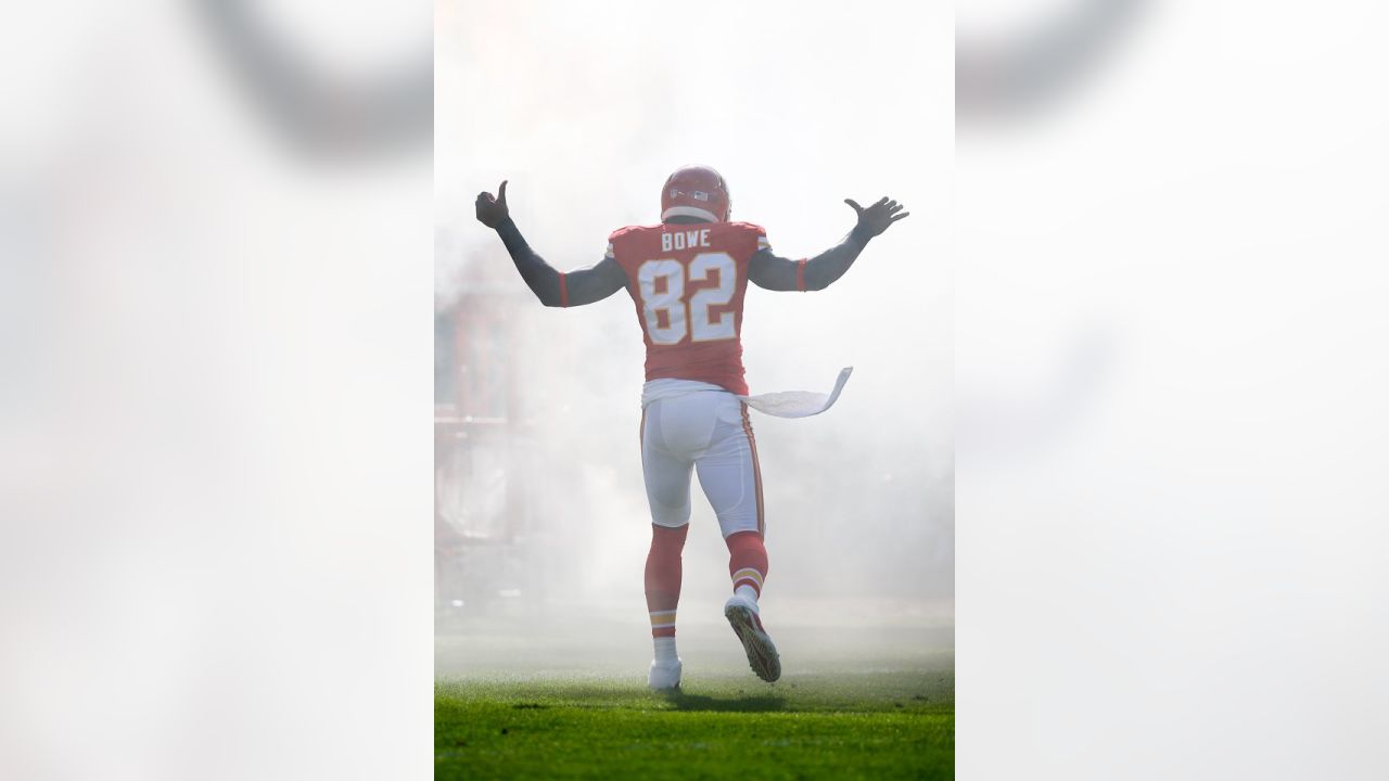 Dwayne Bowe returns to KC to attend Chiefs superfan's funeral