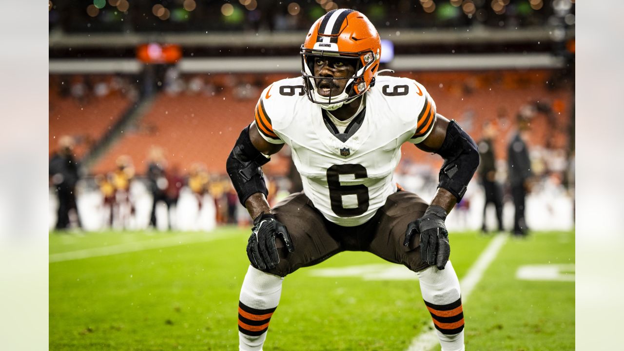 Cleveland Browns wide receiver Donovan Peoples-Jones (11) warms up before  an NFL football game against the New York Giants, Sunday, Dec. 20, 2020, in  East Rutherford, N.J. (AP Photo/Adam Hunger Stock Photo 