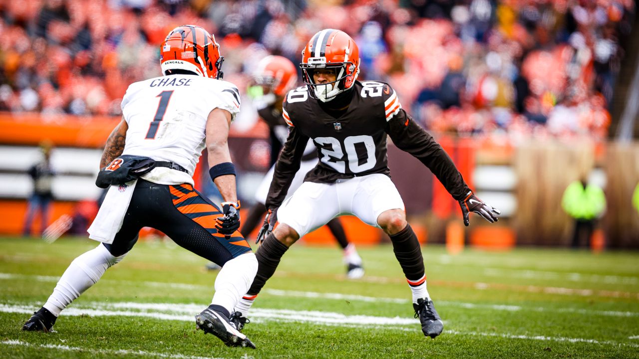 Browns down Bengals to close 2021 season with a win