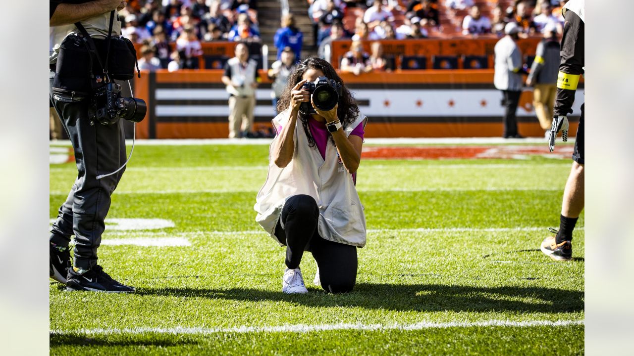 Aditi Kinkhabwala a X: Thursday in Berea w/ the #Browns, Sunday in Cincy  at #Bengals HQ and right now in Pittsburgh for the #Steelers and #MNF. (And  if I look tired, it's