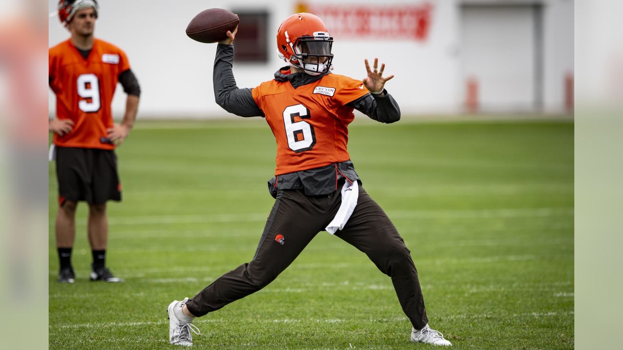 : Cleveland Browns Quarterback Baker Mayfield 8x10 Action Photo  Picture : Collectibles & Fine Art