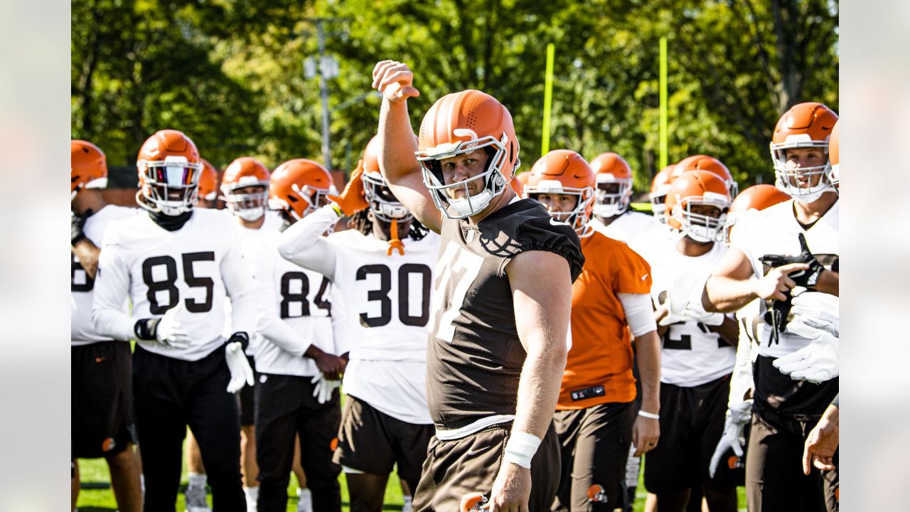 Cleveland Browns long snapper Charley Hughlett during pre-game warmups  before an NFL football game against the Kansas City Chiefs, Sunday,  Sept.12, 2021 in Kansas City, Mo. (AP Photo/Reed Hoffmann Stock Photo 