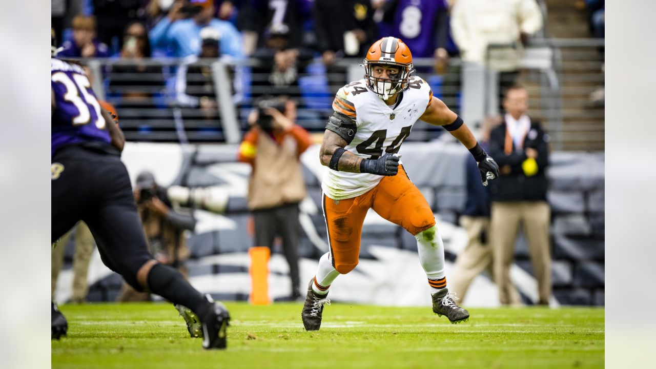 Cleveland Browns LB Sione Takitaki plays football like his hair is on fire