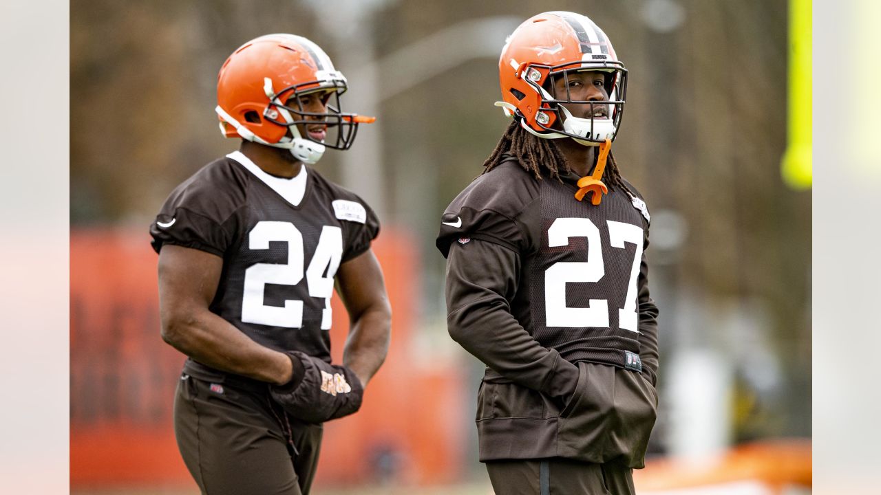 Browns RB Nick Chubb out for season; Kareem Hunt could return