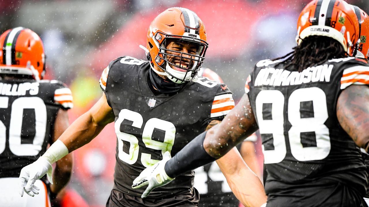 Cleveland Browns post throwback of Kareem Hunt and Nick Chubb as gruesome  injury forces NFL giants to go full circle