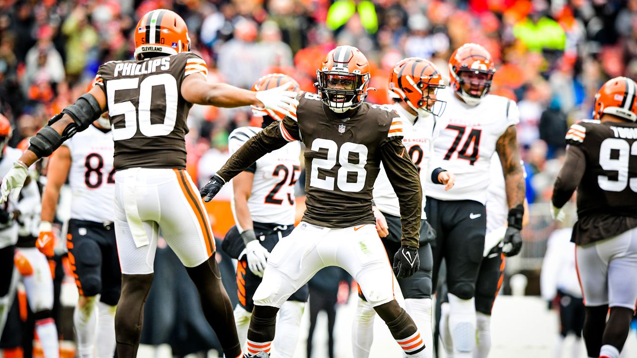 First Half Notes: Browns and Bengals in Rainy, Defensive Slug Fest - Sports  Illustrated Cleveland Browns News, Analysis and More