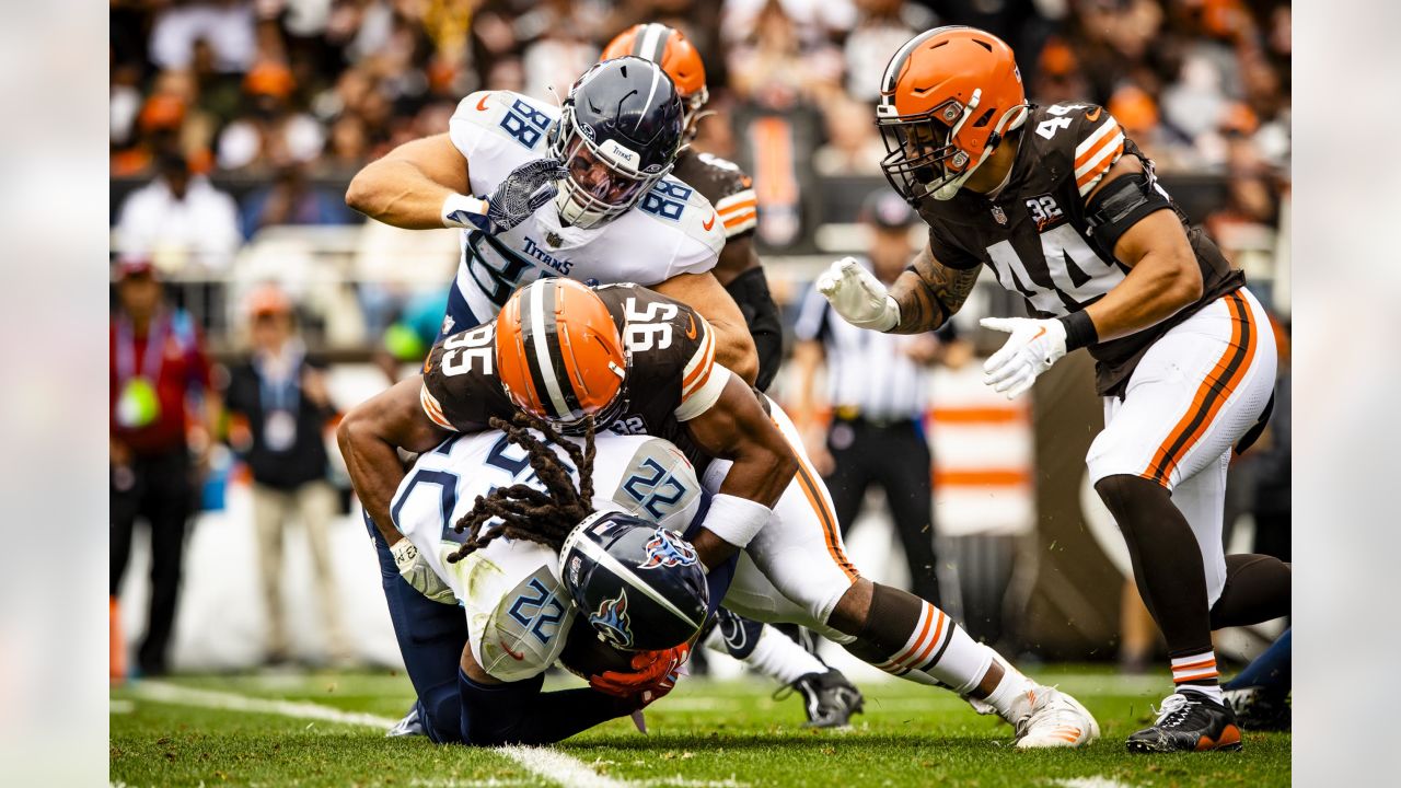 Cleveland Browns defensive end Myles Garrett (95) tackles