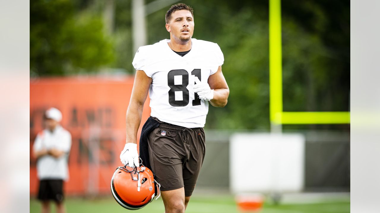 Kareem Hunt Reps Nick Chubb Jersey Before Browns Return - Advance