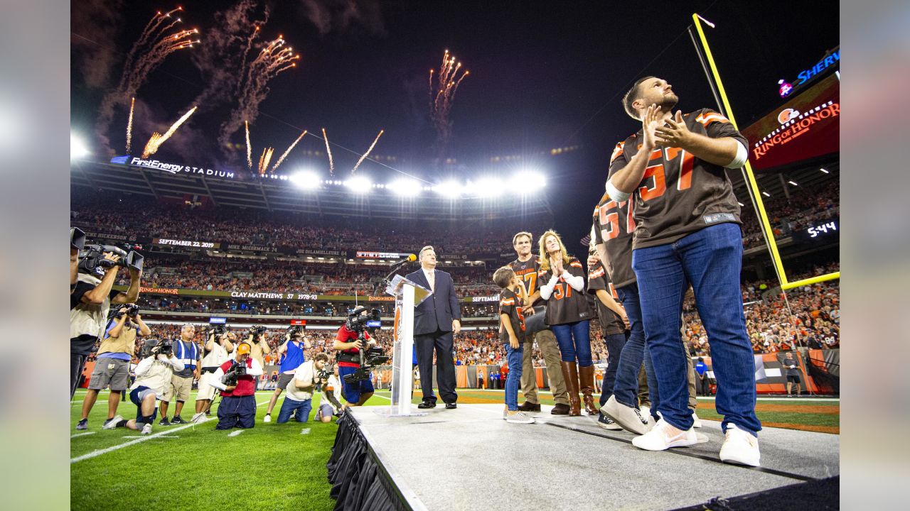 Clay Matthews all smiles as he is inducted into Browns Ring of Honor 