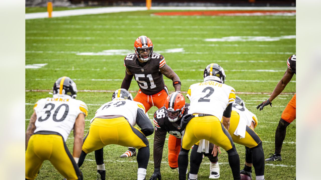 Cleveland Browns linebacker Mack Wilson (51) plays against the