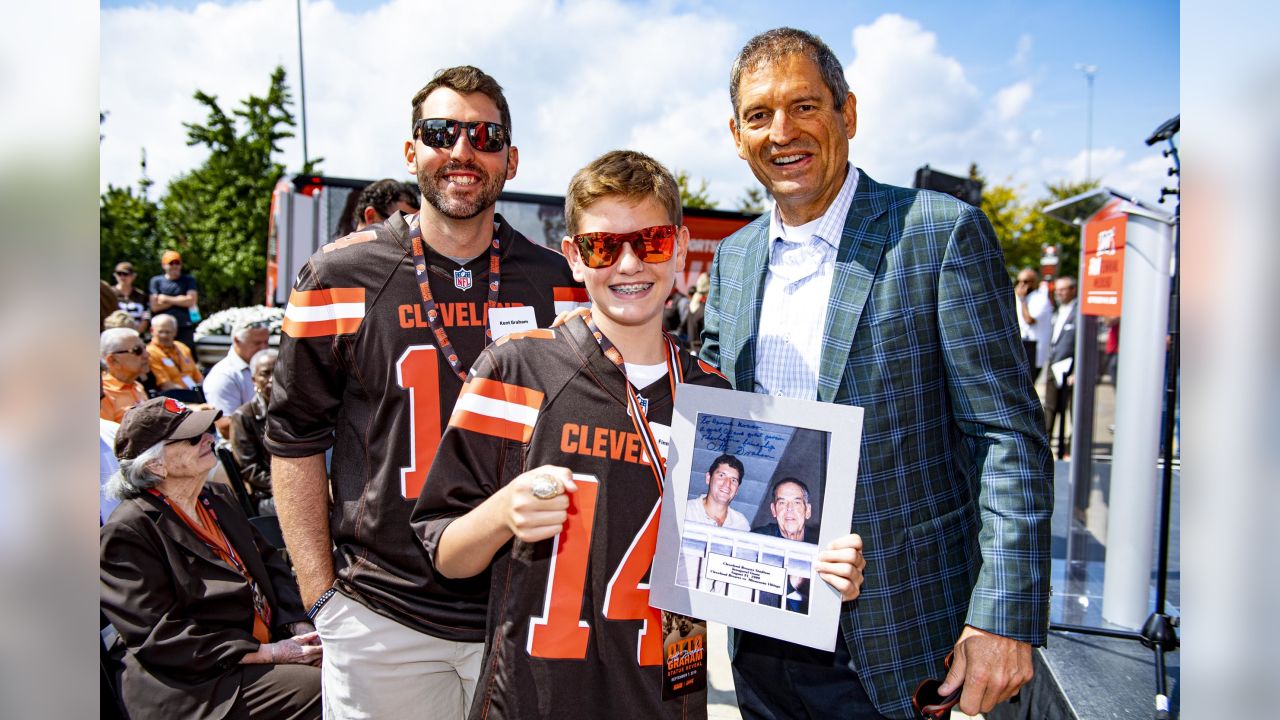 Browns unveil statue of Hall of Fame QB Otto Graham 