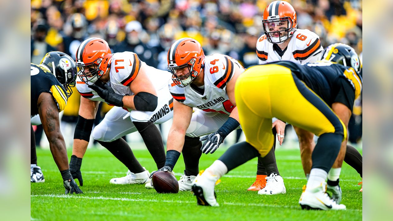 Browns end Steelers' four-game winning streak on surreal night in