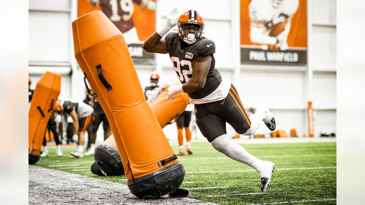 Cleveland Browns defensive end Sam Kamara (92) in action against