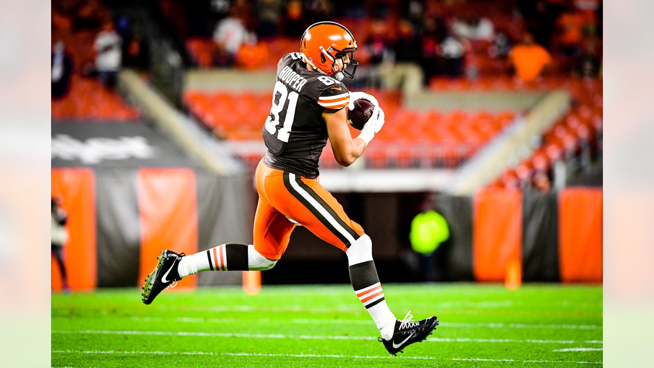 Nick Chubb, Kareem Hunt combine for 210 rushing yards in 35-30 victory over  Bengals - NBC Sports