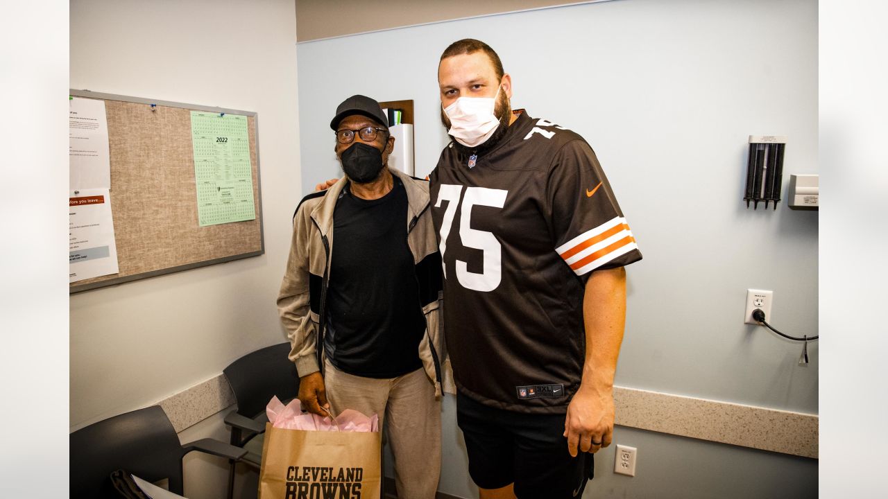 Photos: Browns visit University Hospitals ahead of Crucial Catch