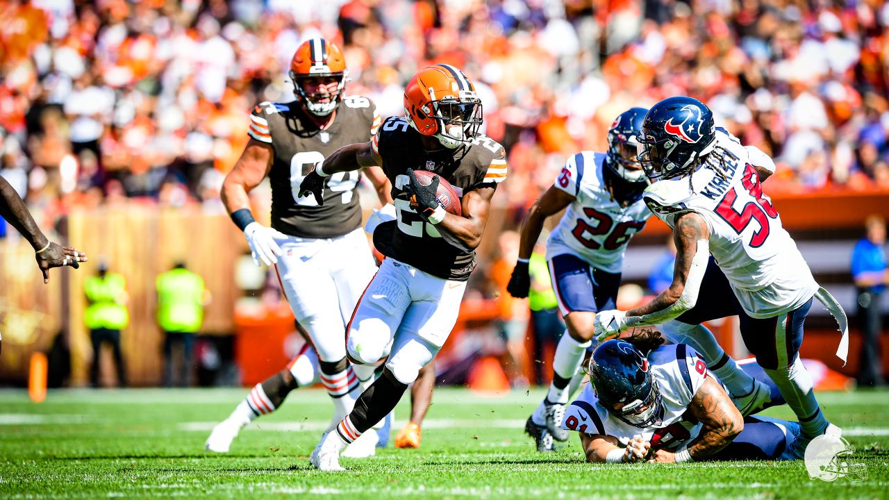 Browns overcome sloppy first half to down Texans, 31-21, in home opener 