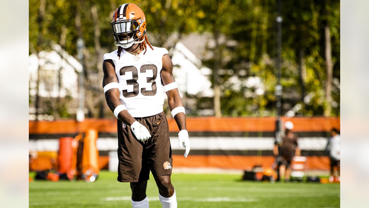 Cleveland Browns re-sign Ronnie Harrison