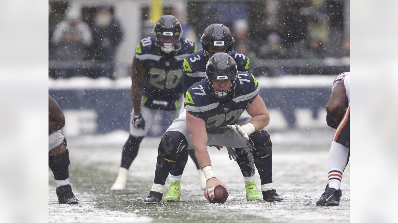 Browns and former Seahawks starting center Ethan Pocic agree on a