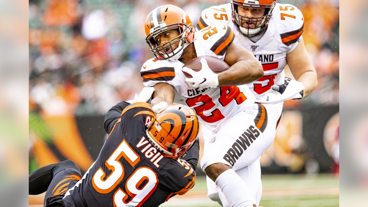 Houston, Texas, USA. 4th Dec, 2022. Cleveland Browns running back Nick  Chubb (24) carries the ball upfield during the first quarter of the game  between the Houston Texans and the Cleveland Browns