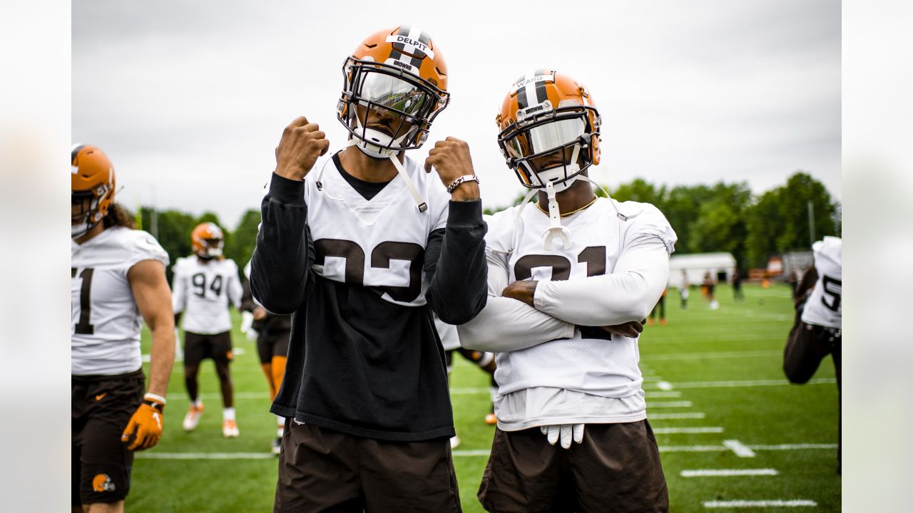 Cleveland Browns wide receiver Travell Harris (83) walks off the