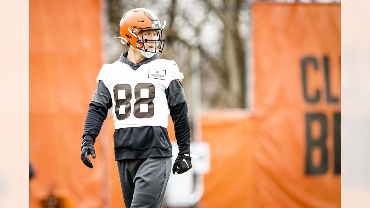 Cleveland Browns cornerback M.J. Stewart plays against the Houston