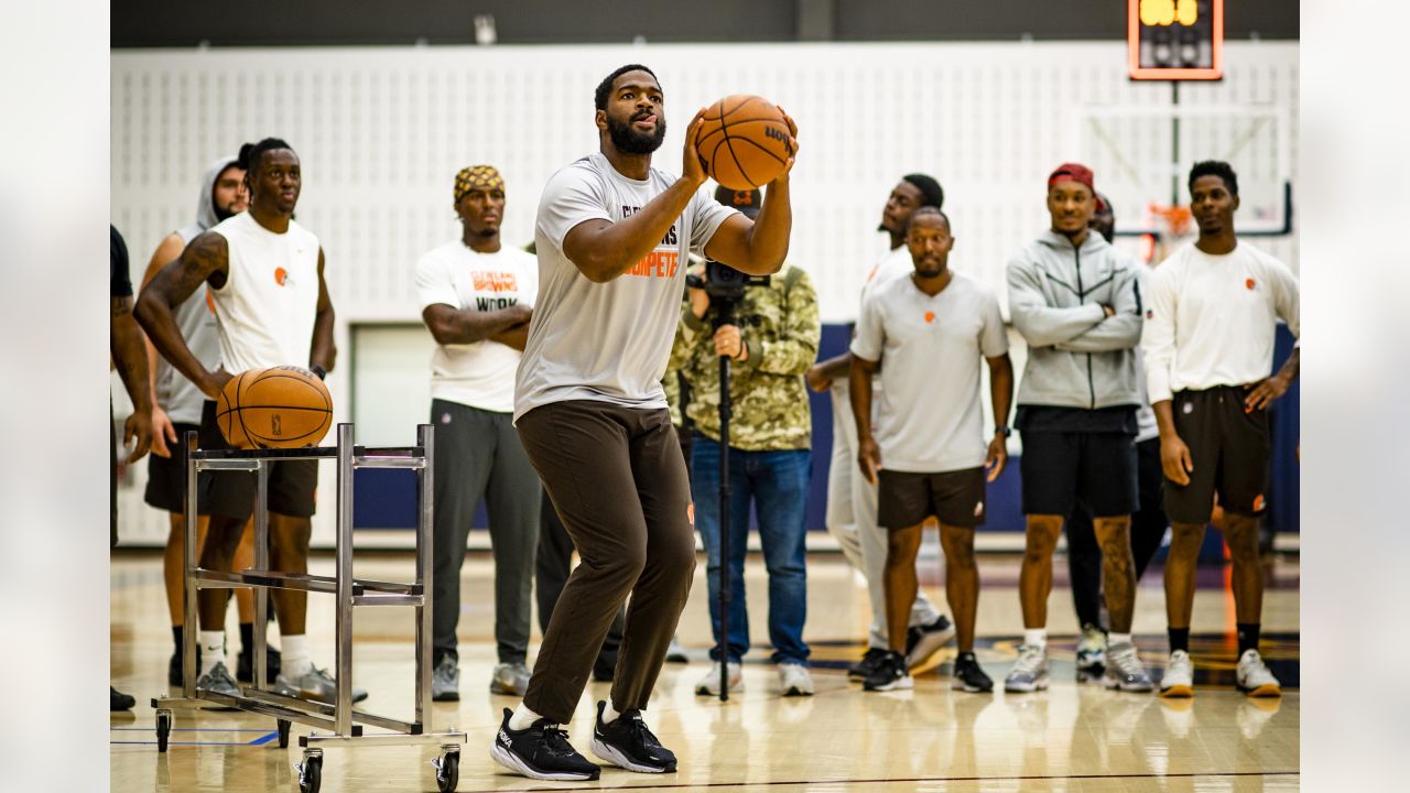 Photos: Browns Visit Cavaliers Practice Facility