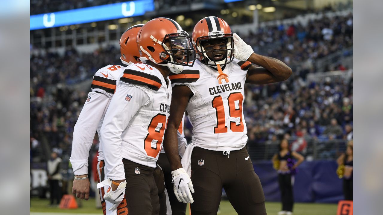 Browns recover fumble for touchdown on 1st play vs. Steelers